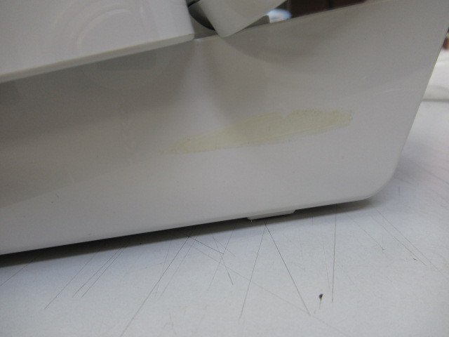 キズがあります。