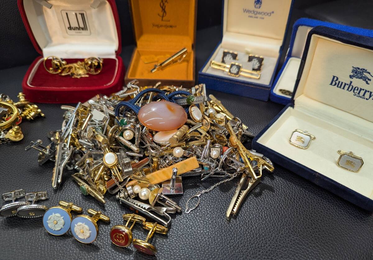 #8670A 【カフス?タイピンまとめ!!】 Burberry/バーバリー WEDGWOODO/ウェッジウッド など 総重量約1kg弱