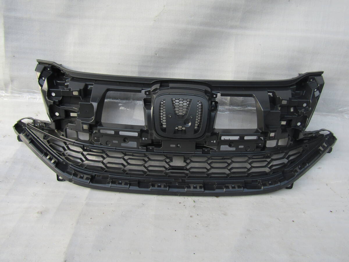 [訳あり/未使用]RP3/RP4 ステップワゴン スパーダ 前期用FRP製エアロフロントリップスポイラー ［D/STPH］ ステップワゴンスパーダ型式：DBA-RP4（ホンダ）のクルマカタログ