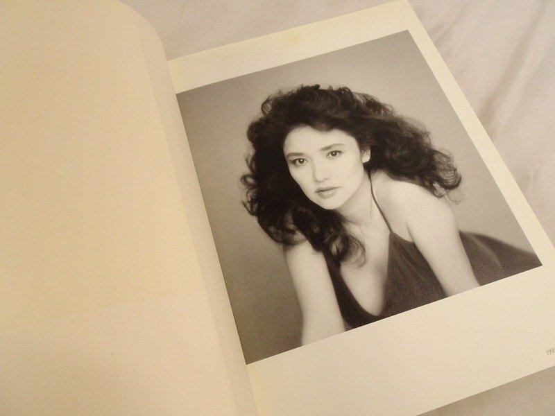 Aki Mizusawa(アキ・ミズサワ)1975-1995 AKI MIZUSAWA 1975-1995 | 篠山 紀信 |本 | 通販 | Amazon