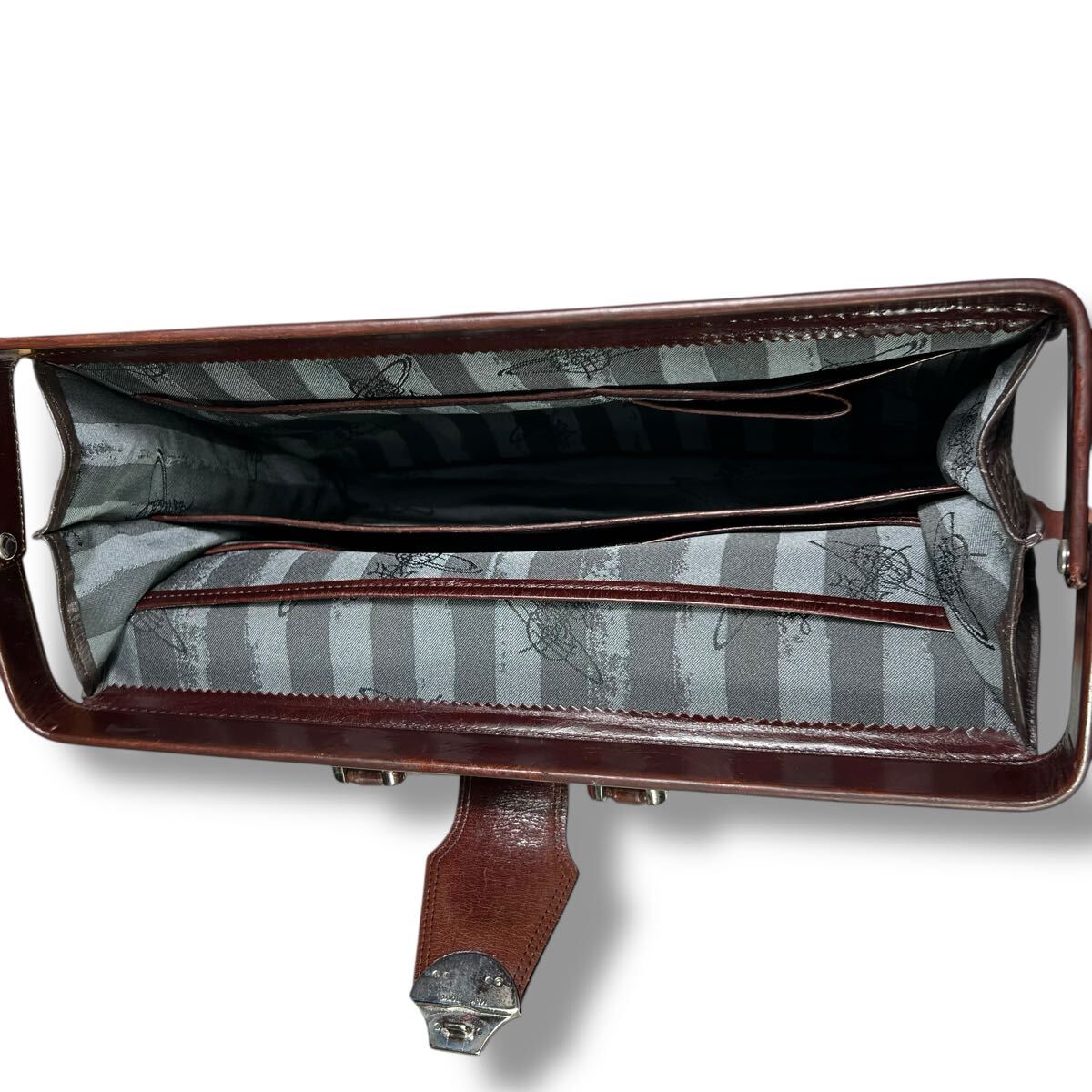 vivienne westwood Vivienne Westwood адвокатская сумка портфель dokta-z сумка o-b серебряный металлические принадлежности натуральная кожа 