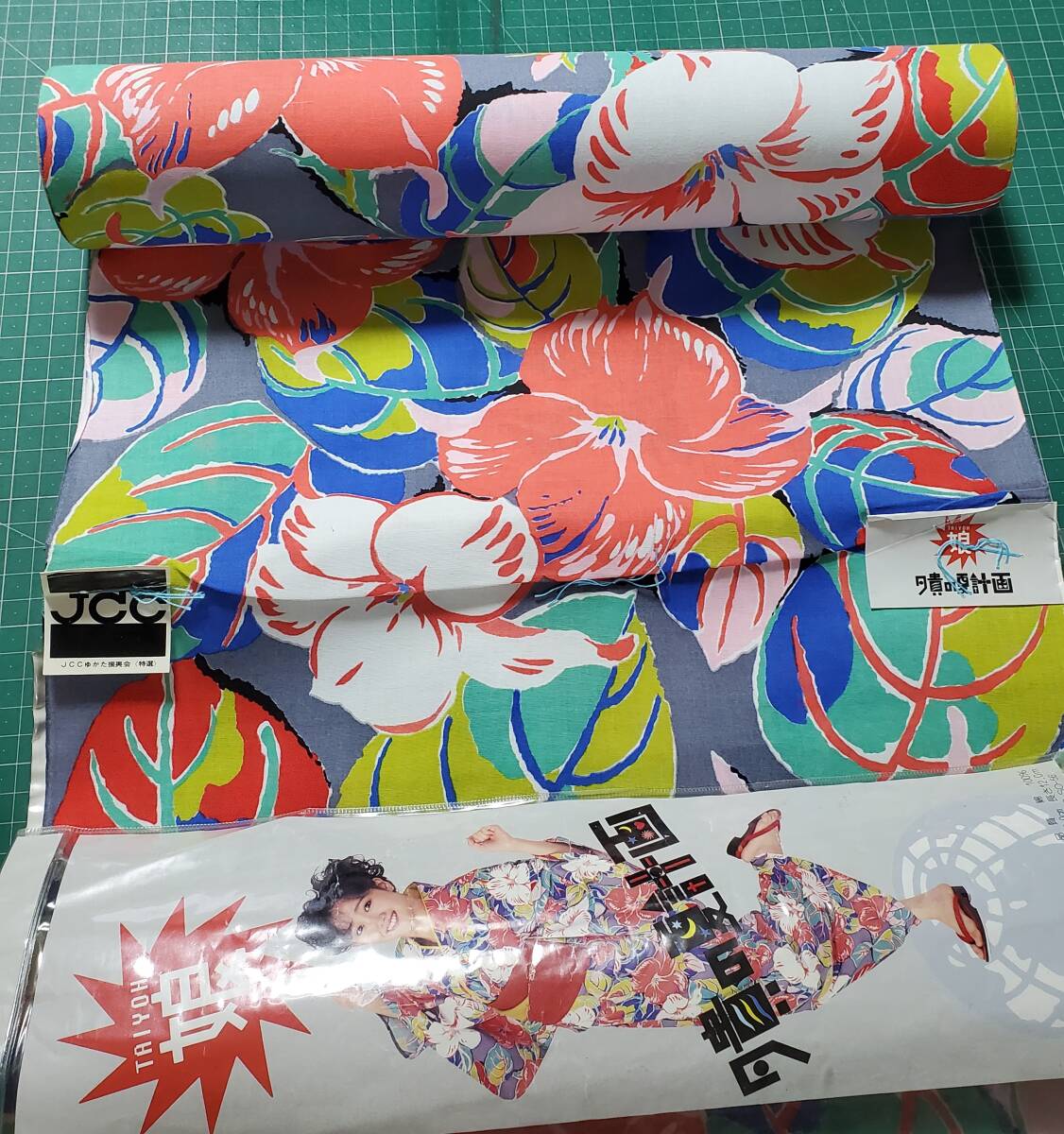 ビビッドなハイビスカス模様　著物リメイク　浴衣　反物　チュニック　ワンピース　綿100%　ハンドメイド　コットン