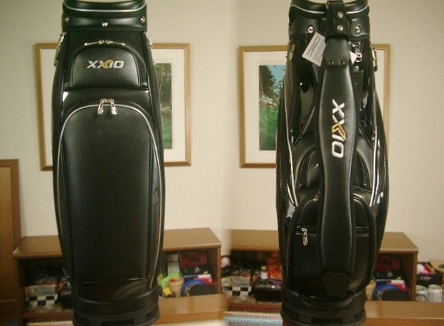 未使用　XXIO　ゼクシオ　エグゼクティブ?モデル　合皮×エナメル素材　黒シルバー　ゴルフバッグ