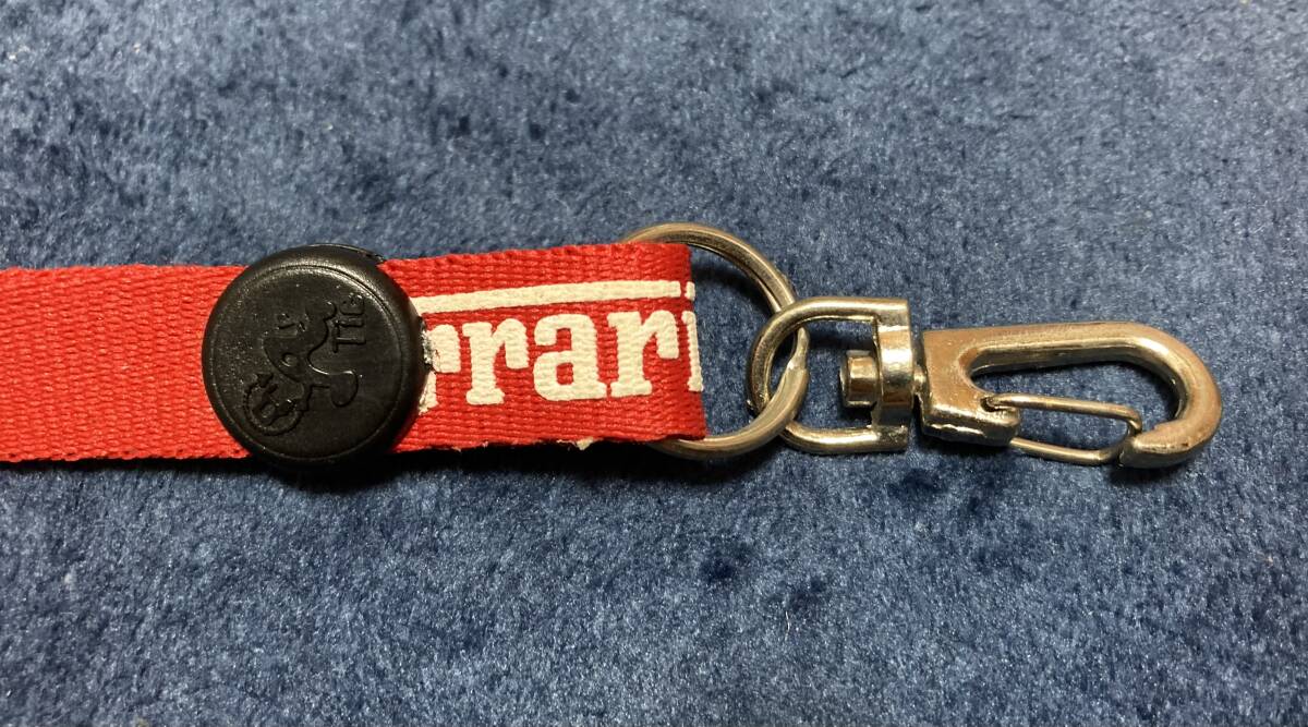 フェラーリ　首掛けストラップ　中古