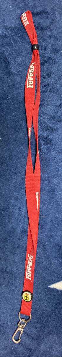 フェラーリ　首掛けストラップ　中古
