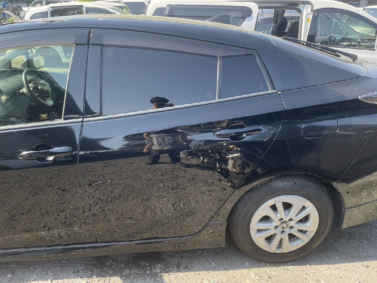 ※良品※ H30年 ZVW50,ZVW51 プリウス 左リアドア バイザー、ヒンジ付 カラー:218 中古品 即決 6152261 250517 TK 工場