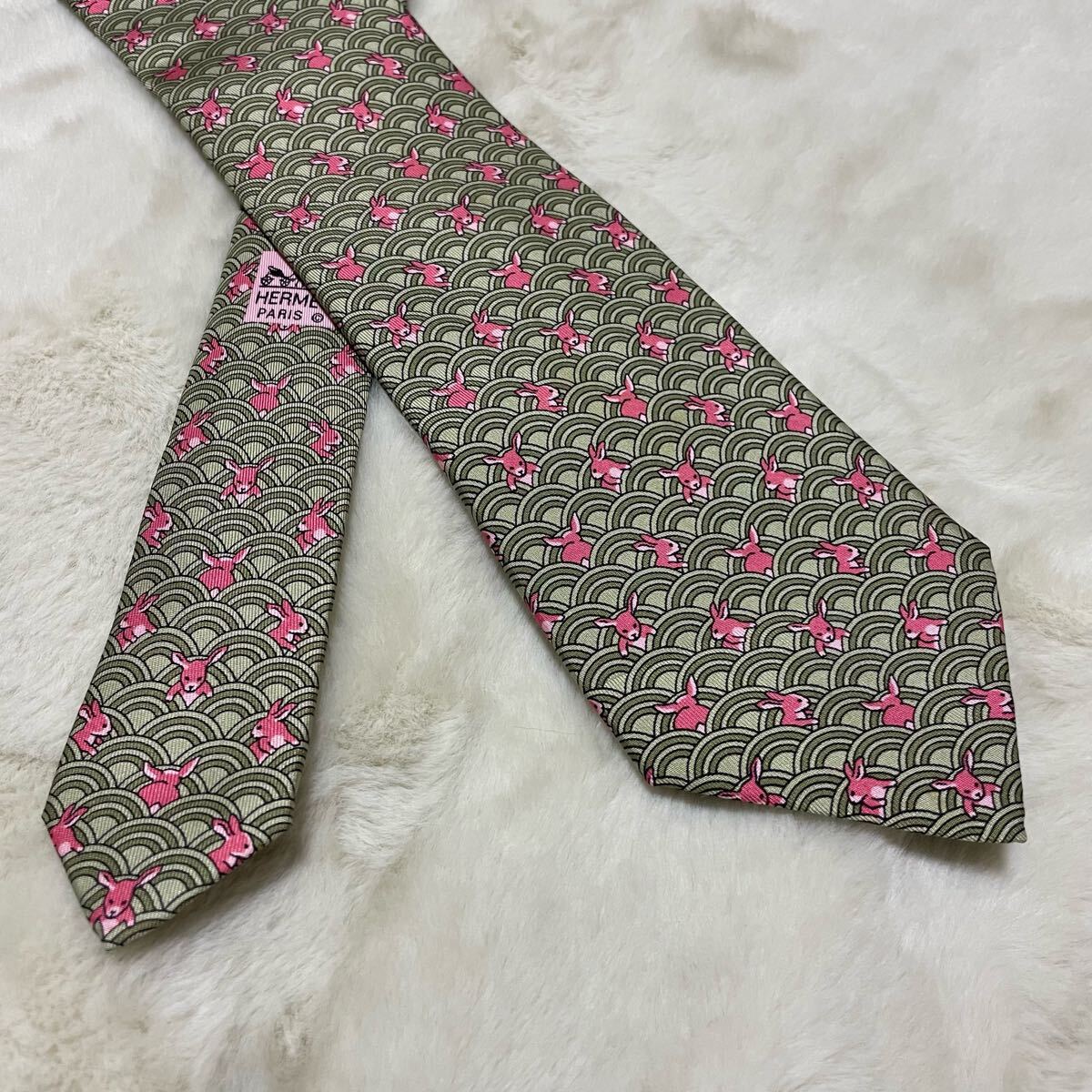 1円スタート！ 未使用保管品 HERMES エルメス シルク ネクタイ うさぎ柄 総柄 シルク100 グリーン系 ビジネス 通勤 フランス制 