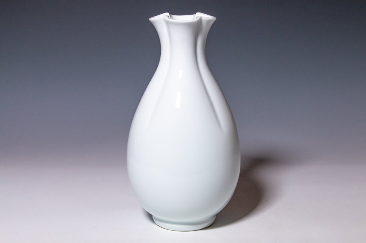 人間國寶【井上萬二】~最上位大作！高さ28cm~『白磁百合口花瓶』共箱 栞 a476