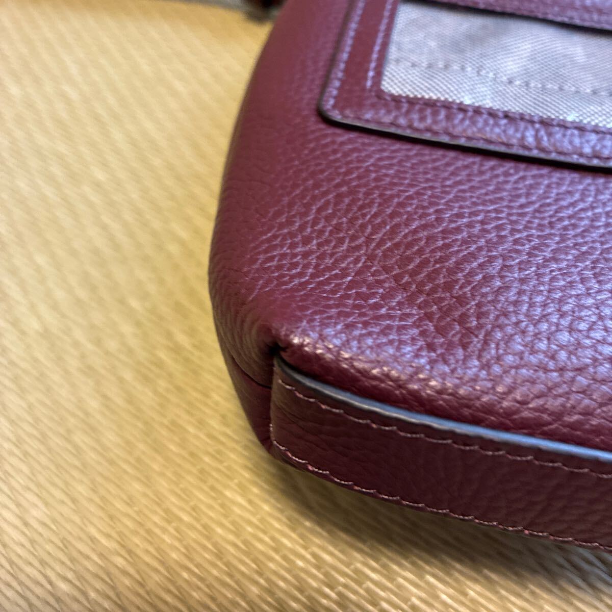 美品★コールハーンCOLE HAAN★ポシェット★スマホショルダー★斜め掛け★バーガンディ★赤茶色