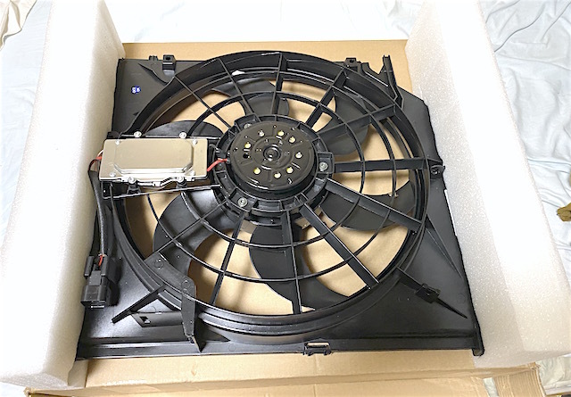 送料無料 希少 新品 BMW E46 318I 電動ファン ラジエターファン assy アッセンブリー ファンコントロールユニット ボッシュ品番 0130303827_画像3