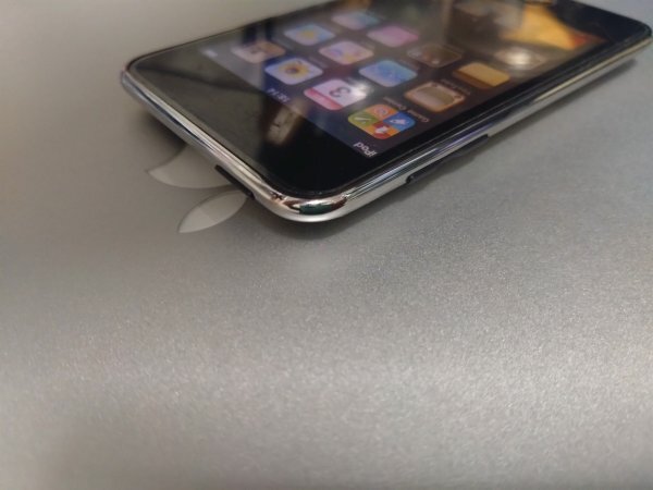 【バッテリー良好?初期化済み?送料無料】iPod touch 第2世代 8GB ブラック A1288/MB528KH 管理番號:3-7L9HW