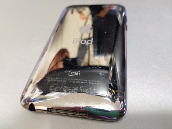 ケーブル付、送料無料[バッテリー良好] 32GB Apple iPod touch (第 3 世代) A1318/MC008J ブラック 【TKVR6】