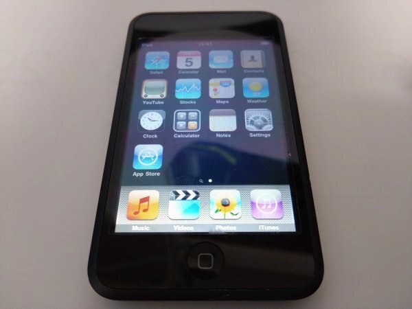 ケーブル付【新品バッテリー交換済?初期化済み?送料無(wú)料】iPod touch 第1世代 8GB ブラック A1213/MA623J 管理番號(hào):3-5P7FJ