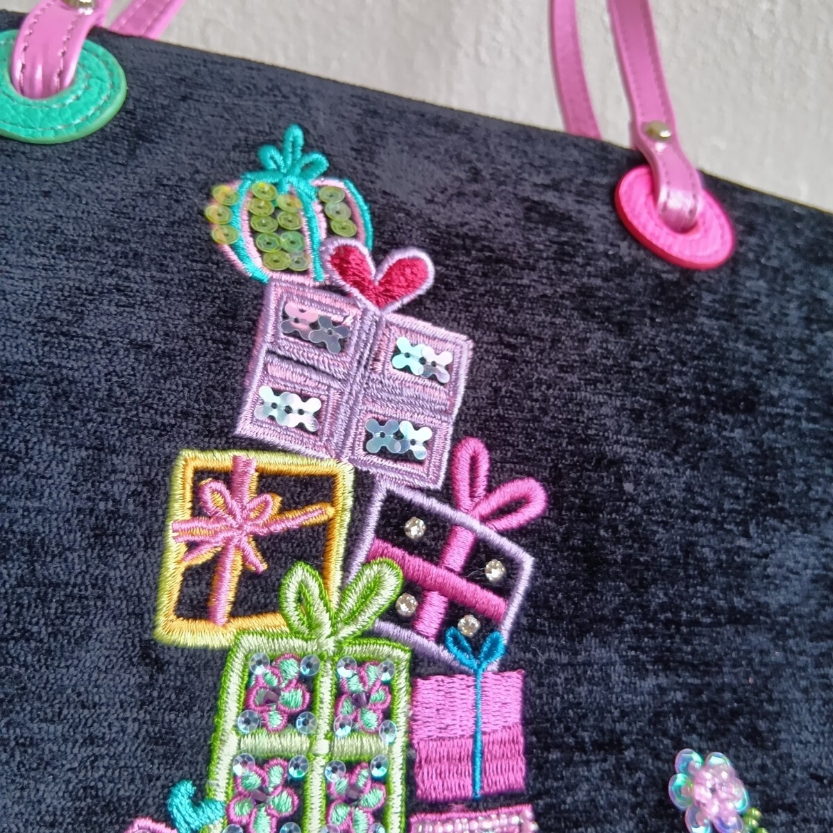Think Bee!　シンクビー　トートバッグ　ハンドバッグ　プレゼントボックス　刺繍　ブラック