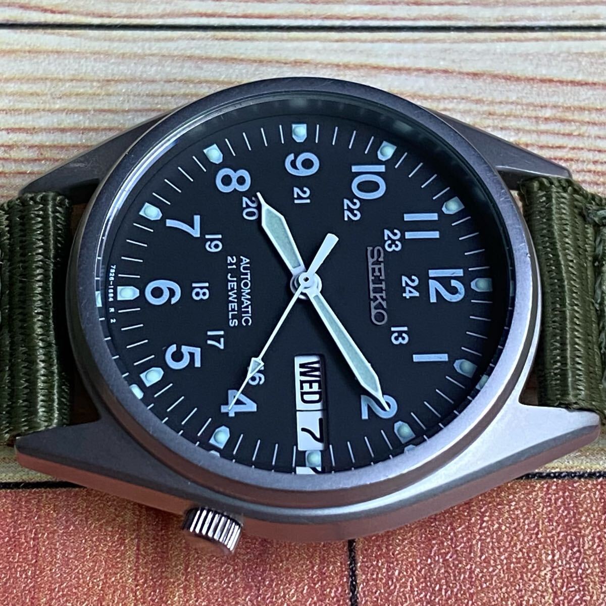 ミリタリーウォッチ セイコー SEIKO 21石 automatic 自動巻き ブラック文字盤 7S26-00D0 里スケルトン