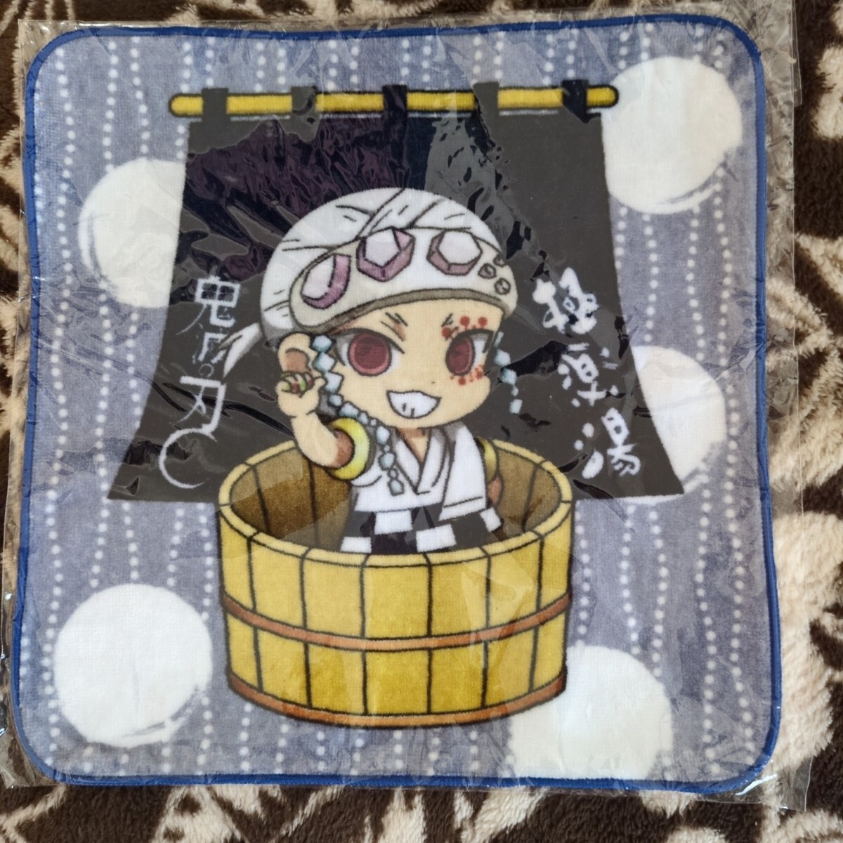 鬼滅の刃　極楽湯　ハンドタオル　新品　8枚　完売品　レア 鬼滅の刃 極楽湯 ハンドタオル 新品 8枚 完売品 レア コラボ レア