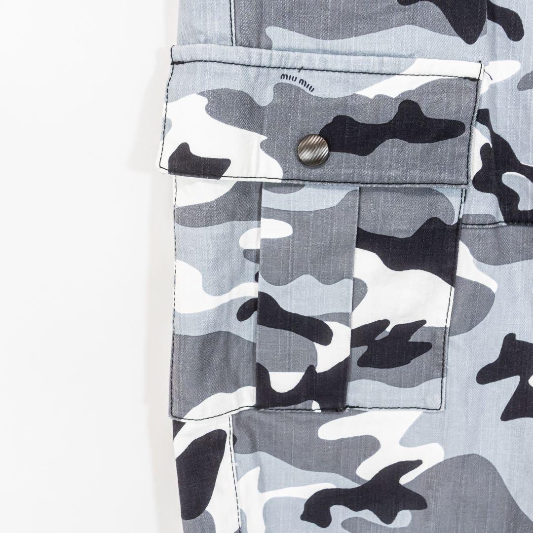 １円～　☆極美品☆ MIUMIU ミュウミュウ　カモフラパンツ　カジュアル　ロゴマーク　ビジュ　ラインストーン　総柄　レディース?。矗病L