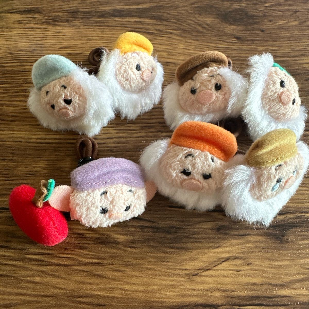 ディズニーツムツム⭐︎白雪姫と7人の小人⭐︎ぬいぐるみセット ディズニーストア購入 ツムツム ヘアゴム16点セット 人気レア 7