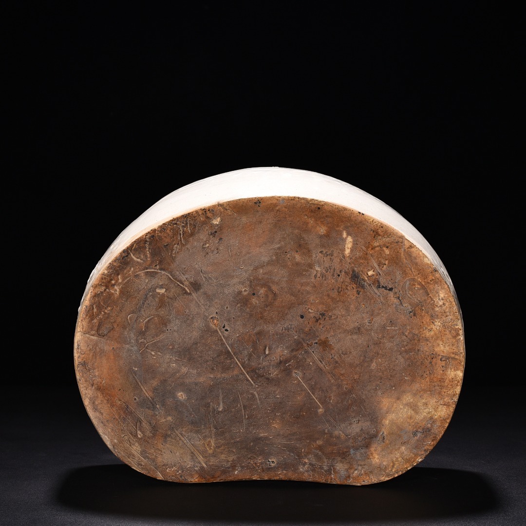 TA314■中国古玩 唐物 宋時代 定窯 剔花牡丹花卉紋枕 乾隆御題銘文 時代物 極上品■高さ12cm・直径29cm■_画像9