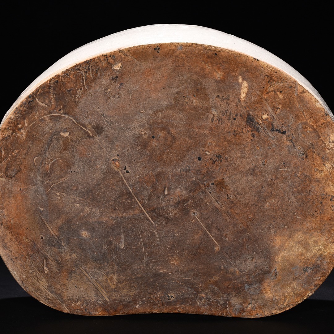 TA314■中国古玩 唐物 宋時代 定窯 剔花牡丹花卉紋枕 乾隆御題銘文 時代物 極上品■高さ12cm・直径29cm■_画像10