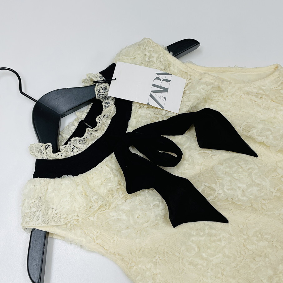 ZARA /M/ ホワイト系 ノースリーブワンピース レースリボンドレスレディース タグ 花柄カジュアルフェミニン大人可愛い生地ナイロン混 ザラ