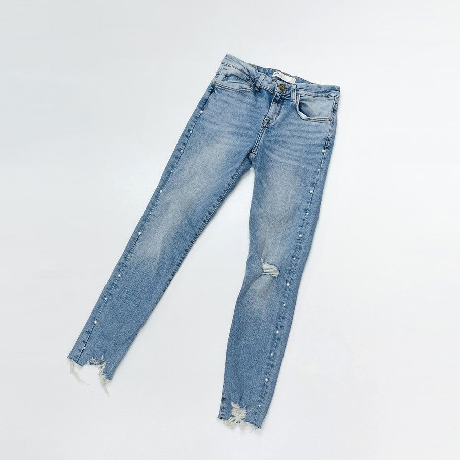 ZARA /36/ ブルー デニムパンツ ジーンズ ゴールドボタン フェイクパールアクセサリー アウトドアバイクキャンプ 生地コットン混 通勤 ザラ