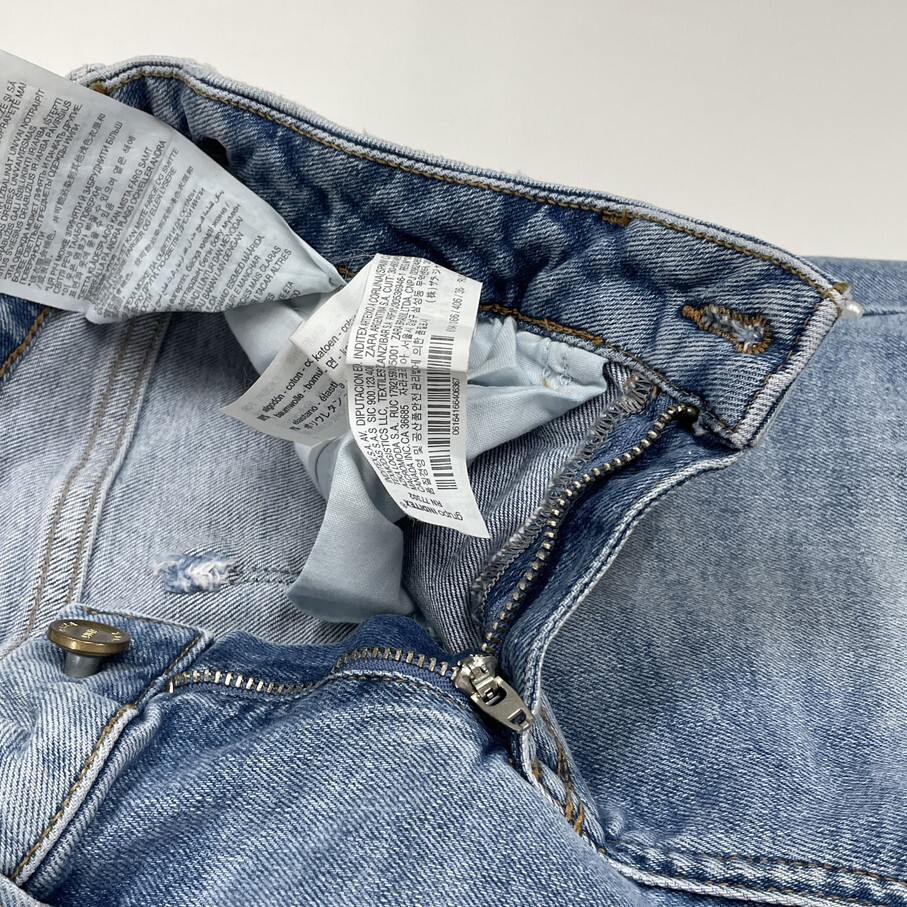 ZARA /36/ ブルー デニムパンツ ジーンズ ゴールドボタン フェイクパールアクセサリー アウトドアバイクキャンプ 生地コットン混 通勤 ザラ