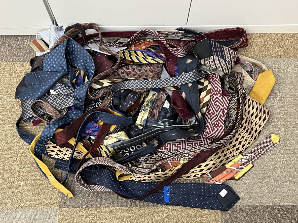 i2397HI【1円スタート】ネクタイ 大量まとめ 200本以上 グッチ クリスチャンディオール フェラガモ イヴサンローラン シャルルジョルダン