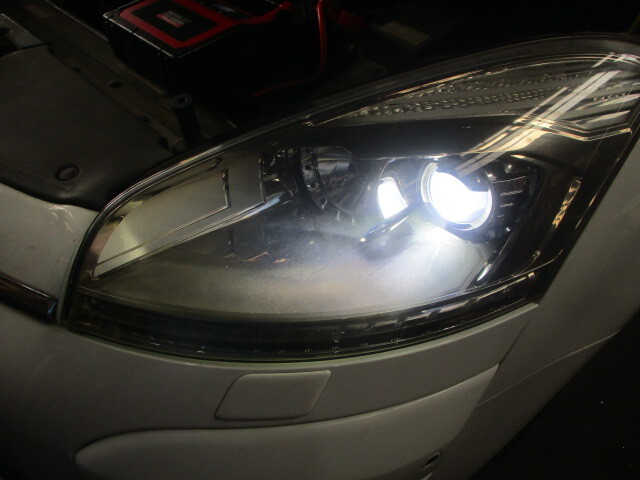シトロエン C4 ピカソ ABA-B585F02P 左ヘッドライト ヘッドランプ HID 5DV009000-00