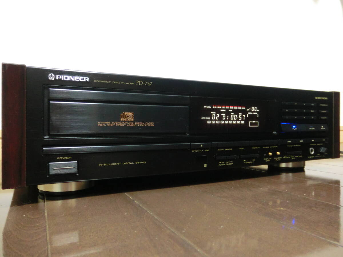 先進(jìn)のデジタルサーボ搭載(市販CD再生中)