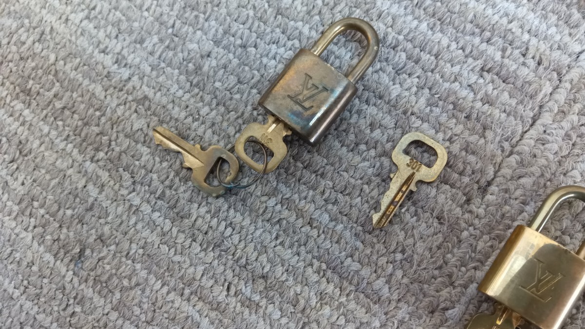 LOUIS VUITTON ルイヴィトン ネームタグ ポワニエ 南京錠 鍵 付屬品