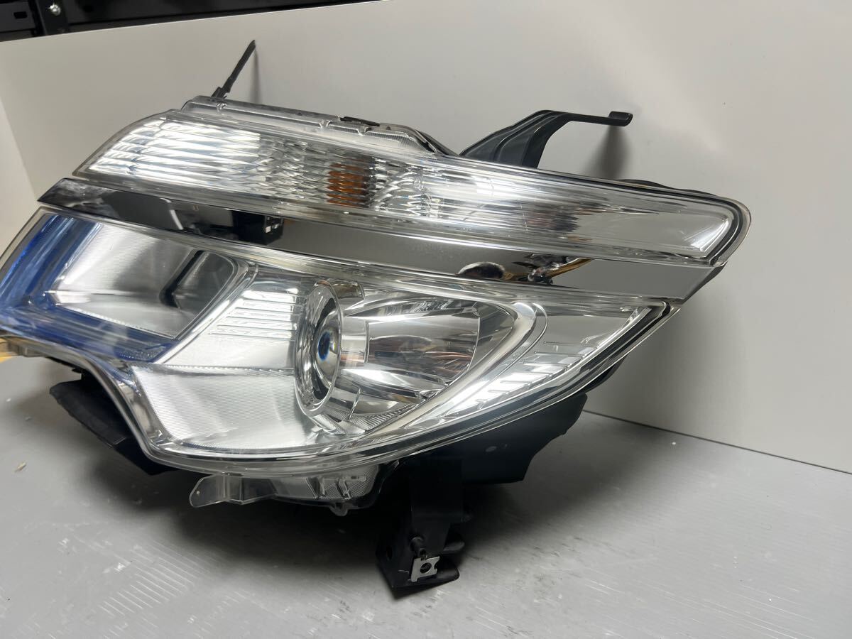 日産　セレナ　C26 HFC26 ヘッドライト 左右セット　LED 100-23683 中古品です。_画像4