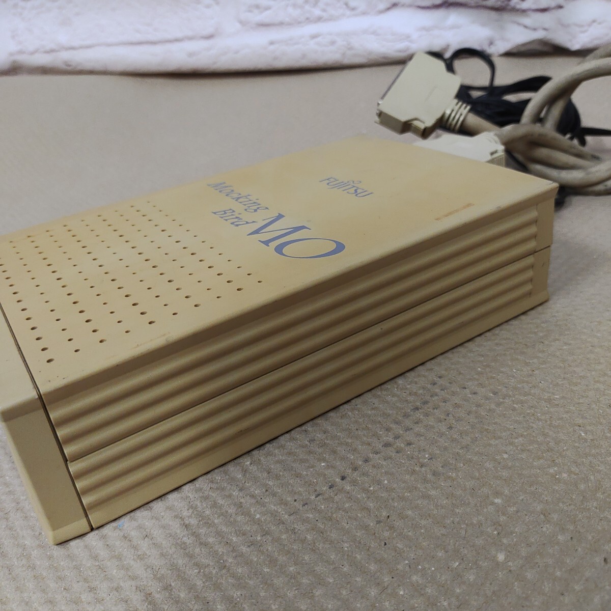 富士通 SCSI外付け MOドライブ 接続ケーブル付きSMB-230WL モッキンバード MOシリーズ 230MB 通電確認済み　05016