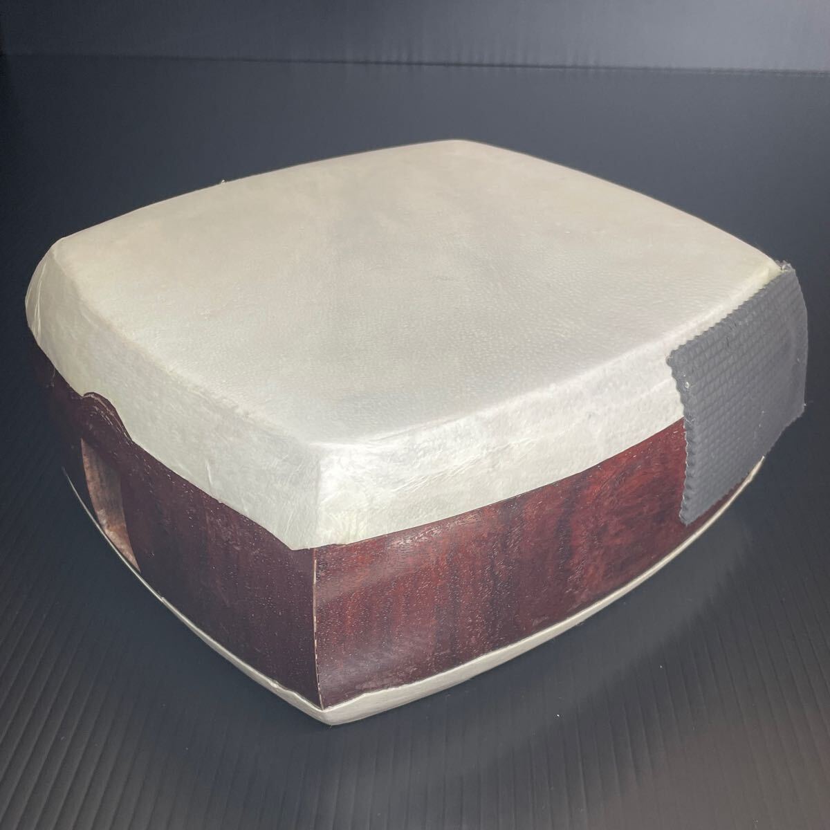 美品 津軽三味線 子持綾杉 虎トチ 金トチ 二本溝 紅木 津軽塗り 即演奏可能 美品 津軽三味線 子持綾杉 虎トチ 金トチ 二本溝 紅木 津軽塗り