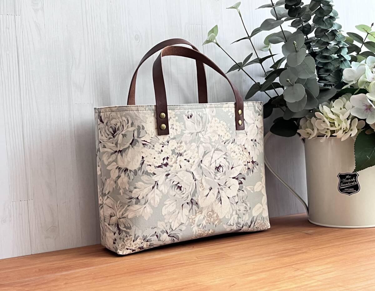 ハンドメイド+YUWAコットン+アンティークローズ+ 大人＋グリーン＋ターコイズ＋植物＋花柄＋Liberty +Sサイズ+トートバッグ ＋本革