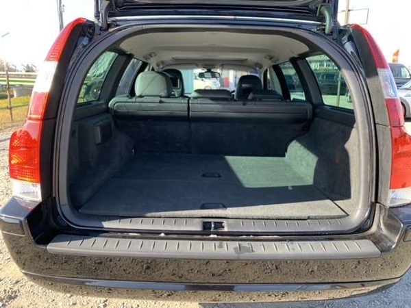 V70 ベースモデル 社外ナビ　后席モニター