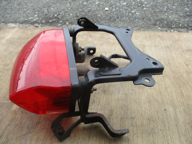 カワサキ　ZZR250　H10　純正テールランプ　テールライト　ベース付き　リヤテールランプ　舊車　ダブルズィーアール250　割れ無し　良好