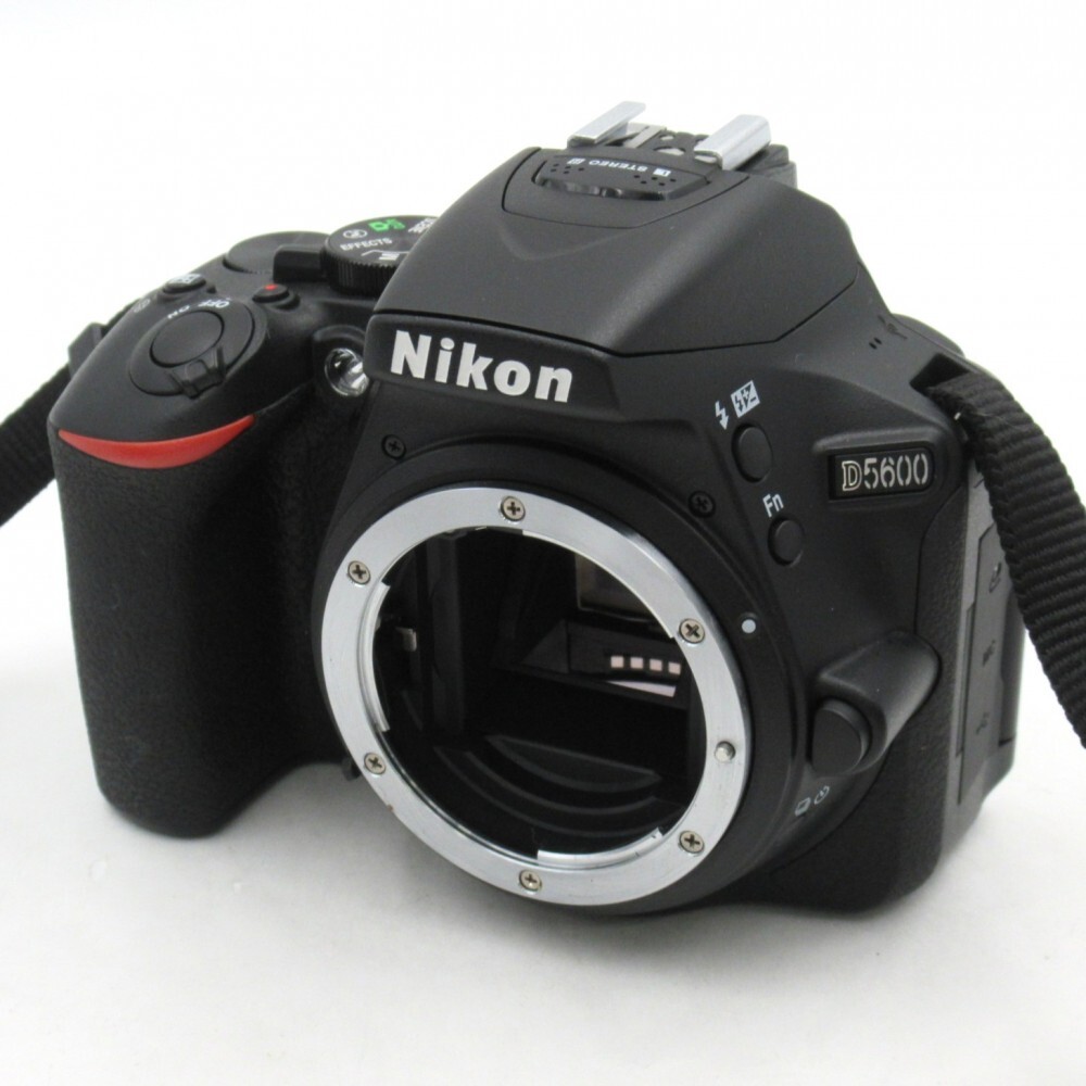 1円? Nikon ニコン D5600 デジタル一眼レフカメラ レンズ2點(diǎn) 箱付 動(dòng)作確認(rèn)済 現(xiàn)狀品 y226-3651535【Y商品】