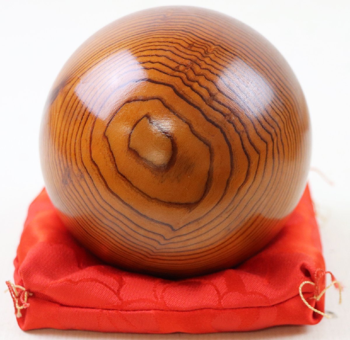 【お得】 S♪中古品♪置物 『長寿の珠』 渡辺商事謹製 世界の銘木 屋久杉 工芸品
