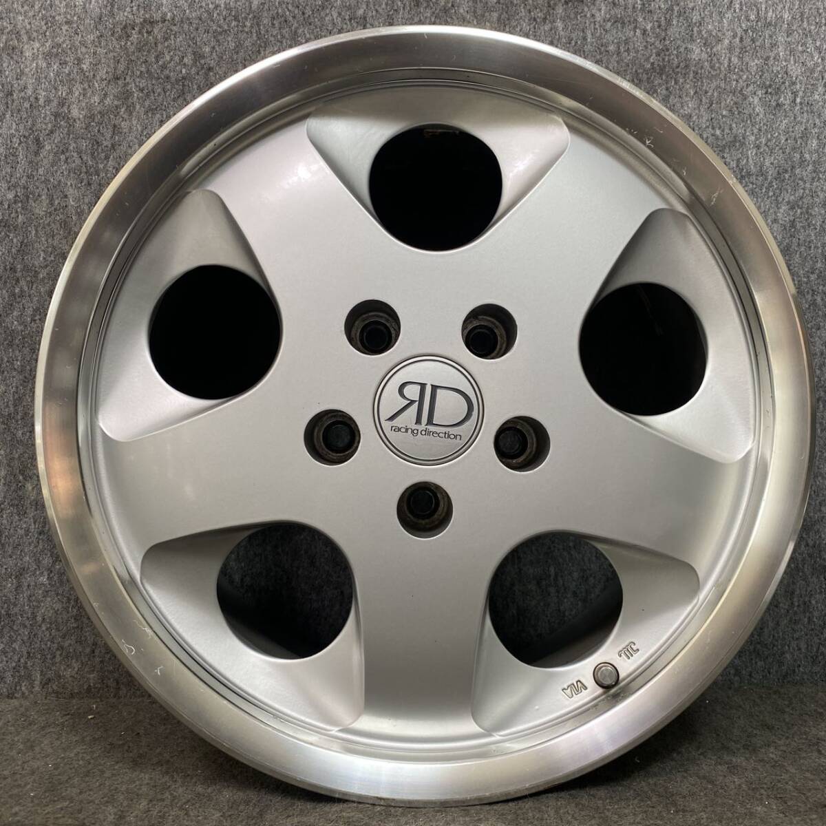★GT-149 racing direction ホイール 16インチ ★16×7JJ ET +37 PCD114.3 ★5H★中古 4本★