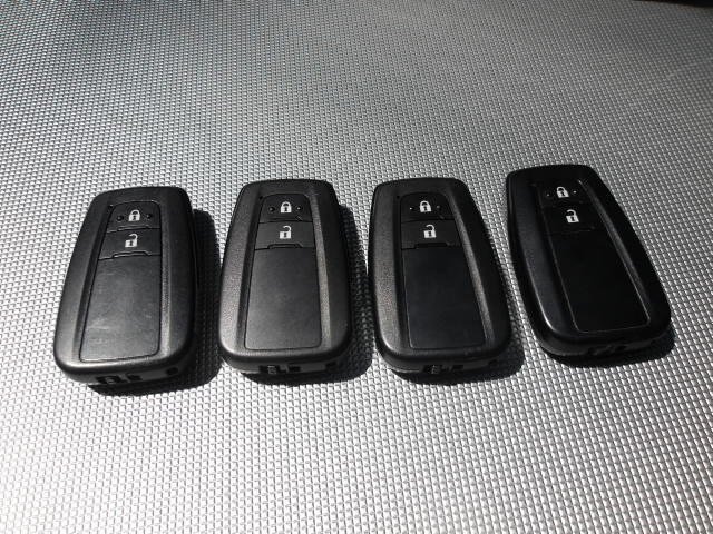 中古 トヨタ プリウス ZVW50 スマートキー キーレス 4個セット (棚2619-D201)