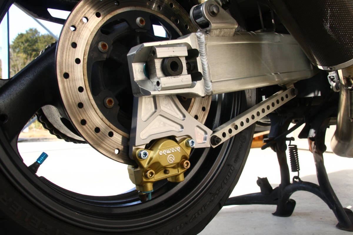XJR1200/XJR1300前期　ブレンボカニキャリパーサポート　白アルマイト　ノーマルトルクロッド対応　XJR1200R