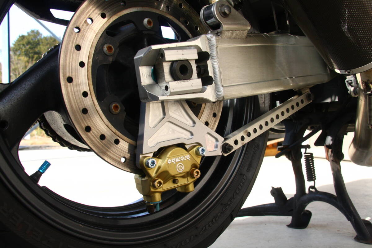 XJR1200/XJR1300前期　ブレンボカニキャリパーサポート 黒アルマイト　ノーマルトルクロッド対応　XJR1200R