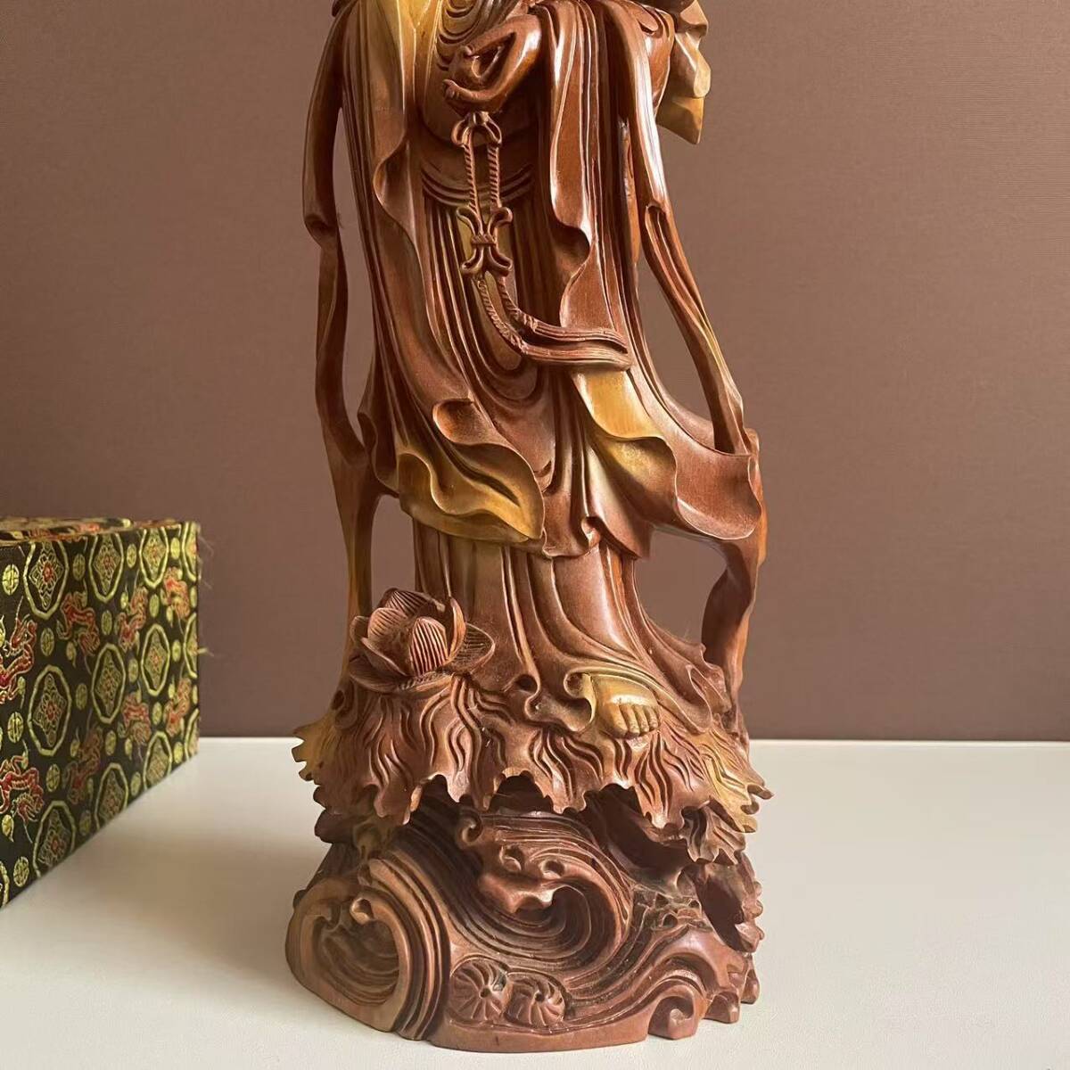 白檀 観音像 彫刻家 林金霖作 在銘 白檀木雕 香木木彫 オブジェ