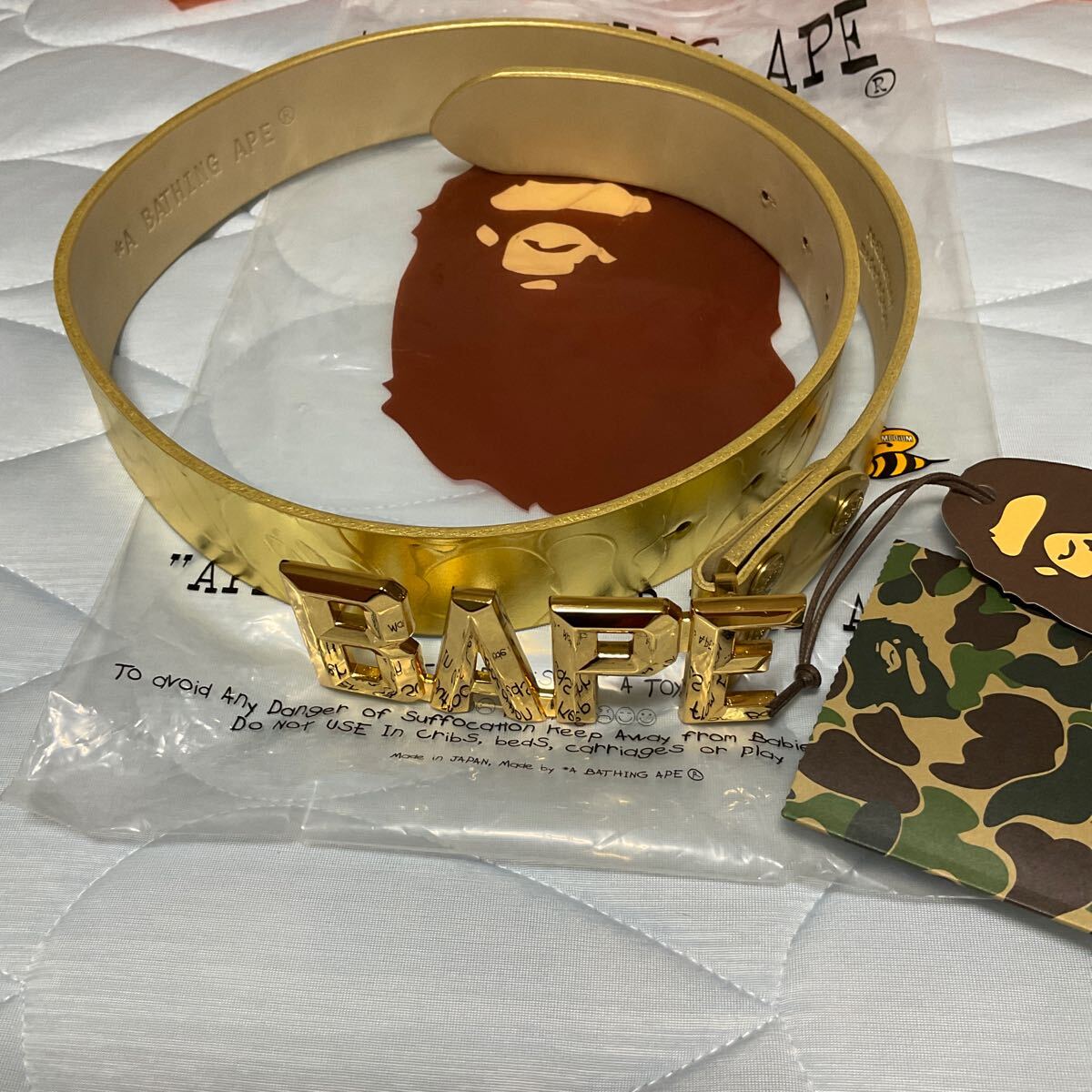 新品未使用　A BATHING APE アベイシングエイプ ゴールドカモレザーベルト BAPE金バックル　牛革 日本製　サイズM