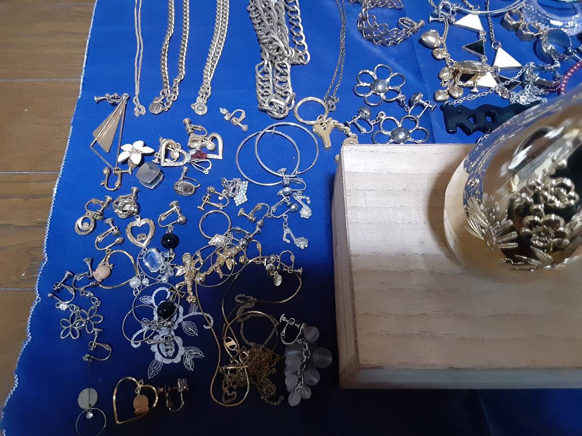 ジャンク品 イミテーションアクセサリー 金メッキ　露天 夜店 アクセサリー パーツ取り デコレーション 色々まとめて 1円スタート