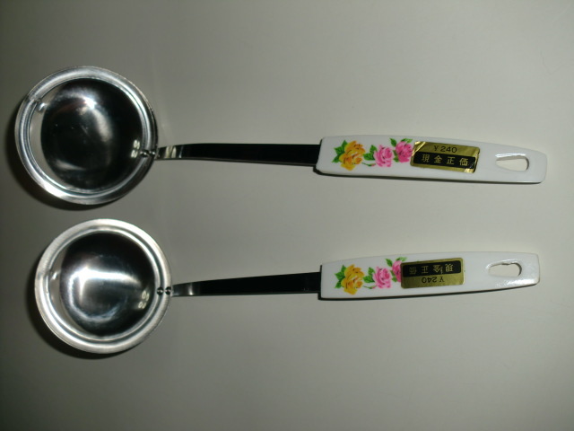 【未使用】【昭和レトロ】お玉　2個セット　昭和チックな花柄(ローズ)_画像1