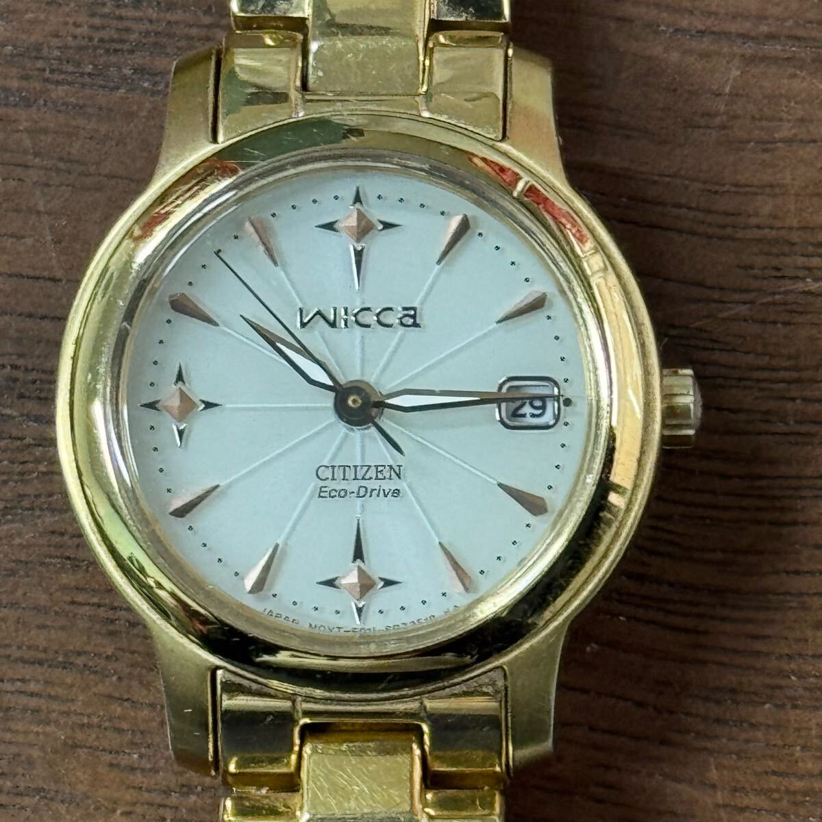 【稼動品】CITIZEN シチズン wicca E011-S045509 エコドライブ ソーラー レディース 腕時計 ゴールドカラー　白文字盤　