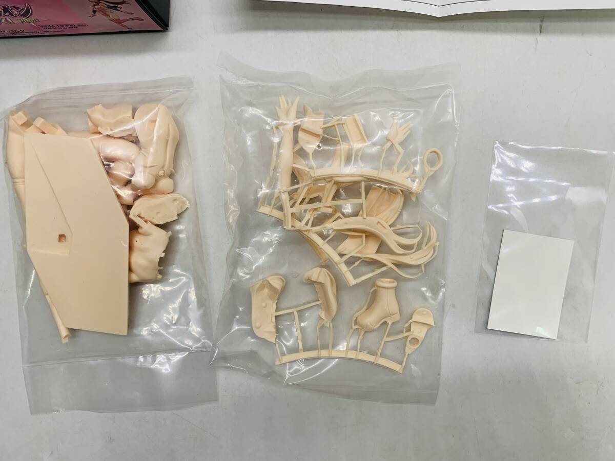 未使用 エヴァンゲリオンぐりむろっく!PLUS マリ?イラストリアス 成形色ライトベージュ 1/8 カラーレジンキャストキット ガレージキット