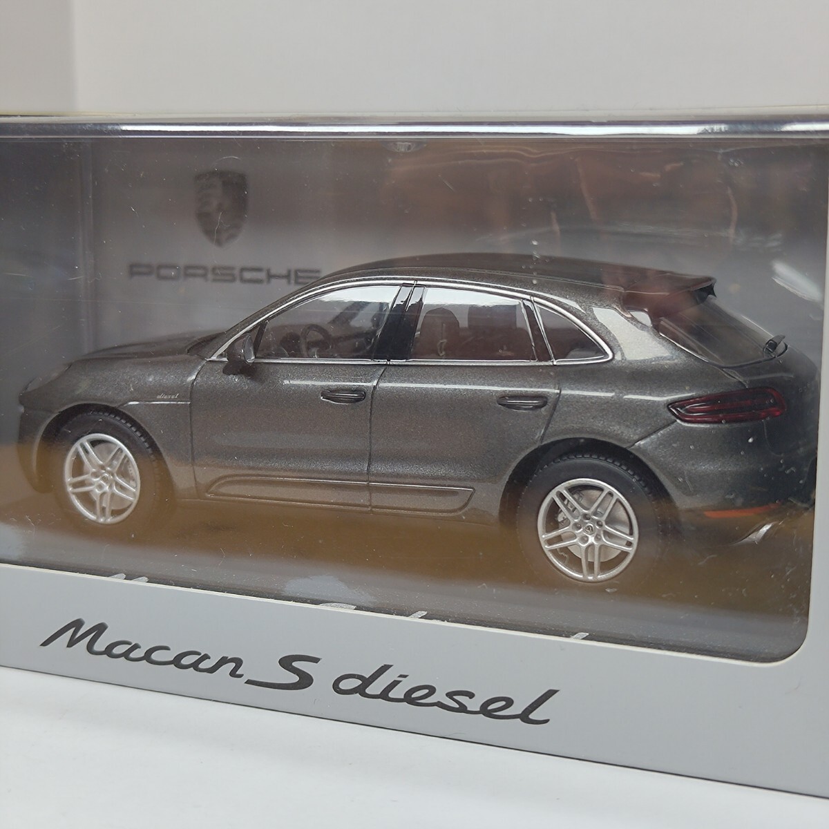 ポルシェ マカン S ディーゼル カラーサンプル ミニカー ポルシェ特注 非売品 ポルシェ マカン S ディーゼル 1/43 カラーサンプル ミニカー
